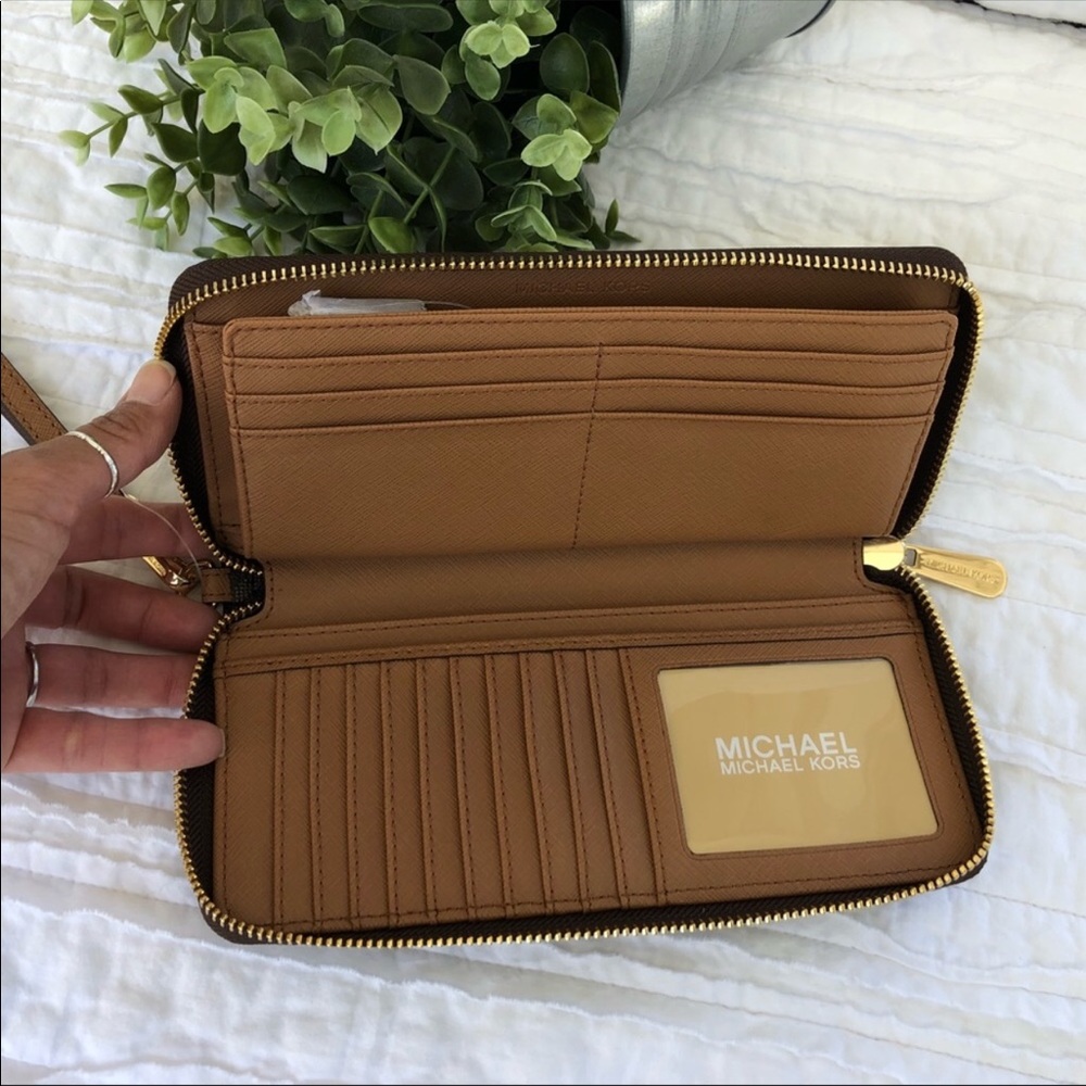 Michael Kors Jet Set Travel Continental Wallet - Picture 3 of 5